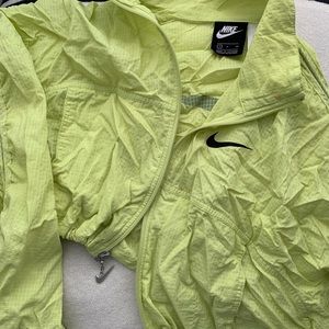 Limelight/black Cropped Nike jacket